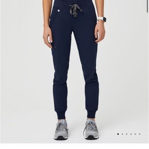 Scrub set XS. Catarina 3 pocket Top and Zamora Jogger Scrub Pant